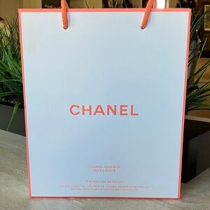 🧡Chanel White and Peach Box🧡